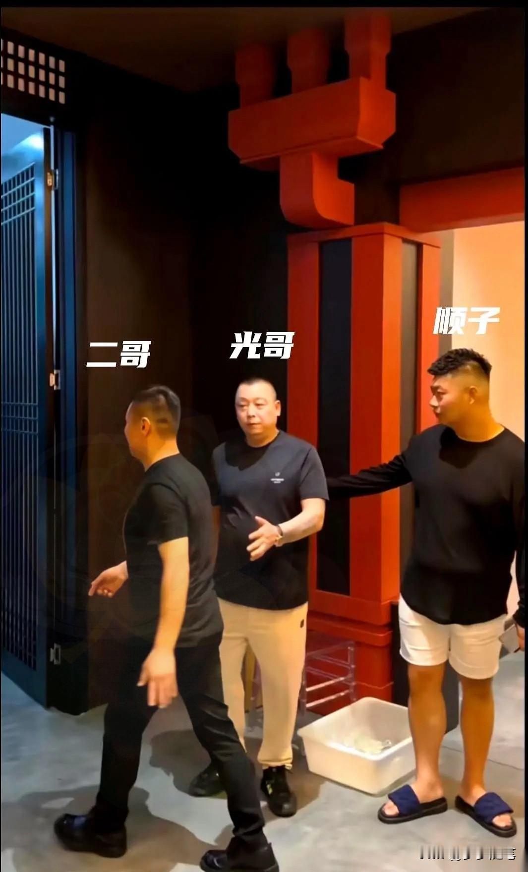 沛县那帮天天晒劳斯莱斯、喝大茅台的网红，进去了。罪名，开设赌场，搞杀猪盘。说