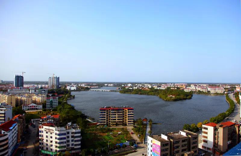 经济总量与产业：谷城领先🌺谷城县（更强）：2024年GDP约530亿元，总
