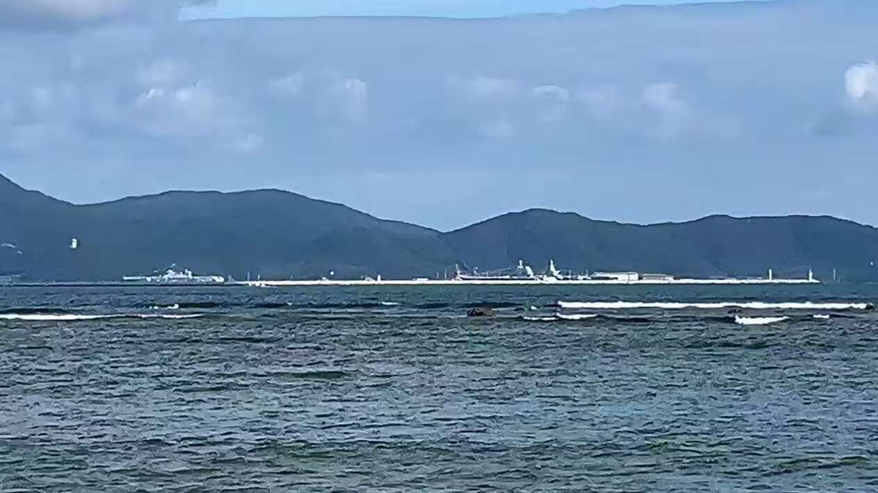 还真有075挂旗一起举行仪式，湖北舰之前没举行服役仪式吗？[思考]图源网络福建舰