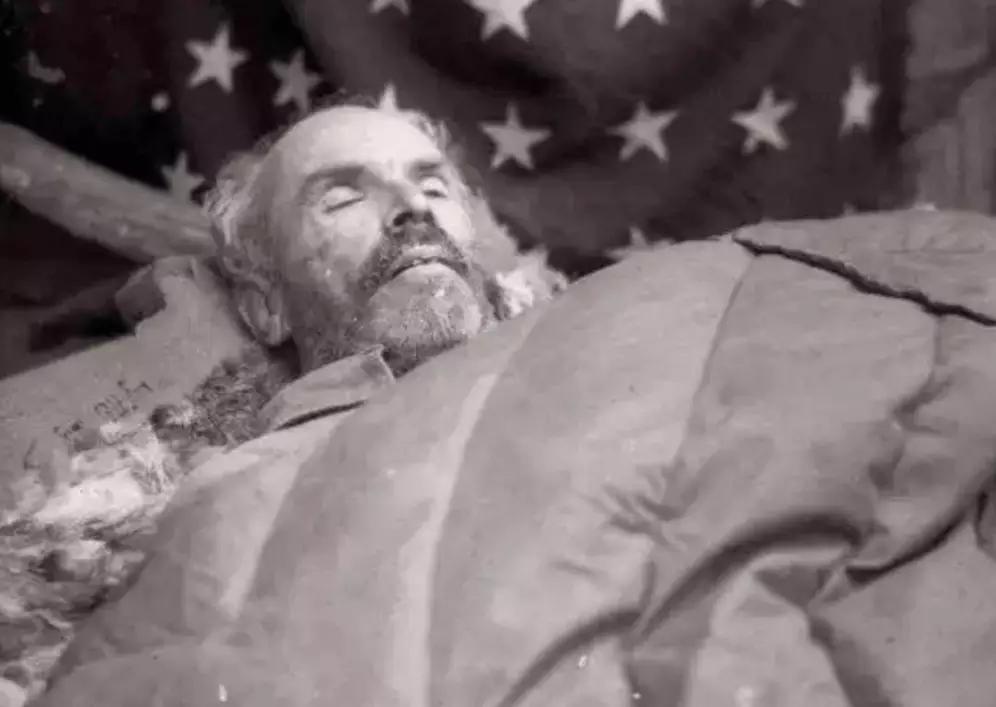 白求恩的无私伟大众人皆知，但他来中国的原因却少有人深究。1938年，他带着手术刀