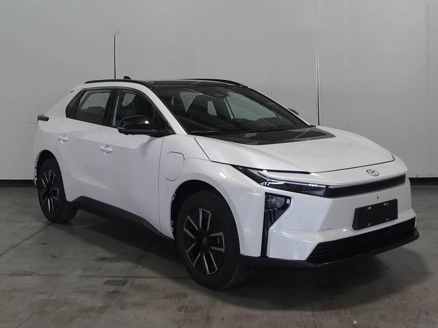 新款丰田BZ4X申报了，68.5kWh的电池，居然能做出751km的续航？？？！