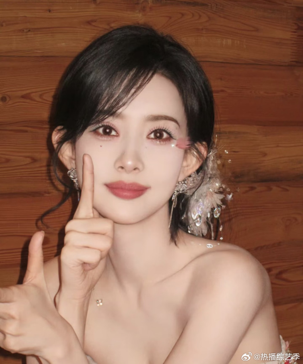 孟子义 摔跤必出神图孟姐真的没有不好看的时刻，就连摔跤抓拍全是可以存图的神图