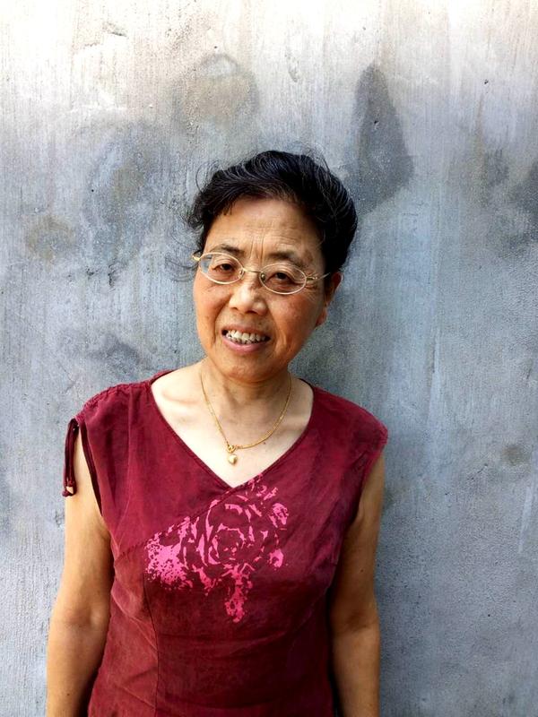 被抛弃过的孩子会不会善待养父母，这还真不好说。从法律上看，孩子被收养后，与生父母