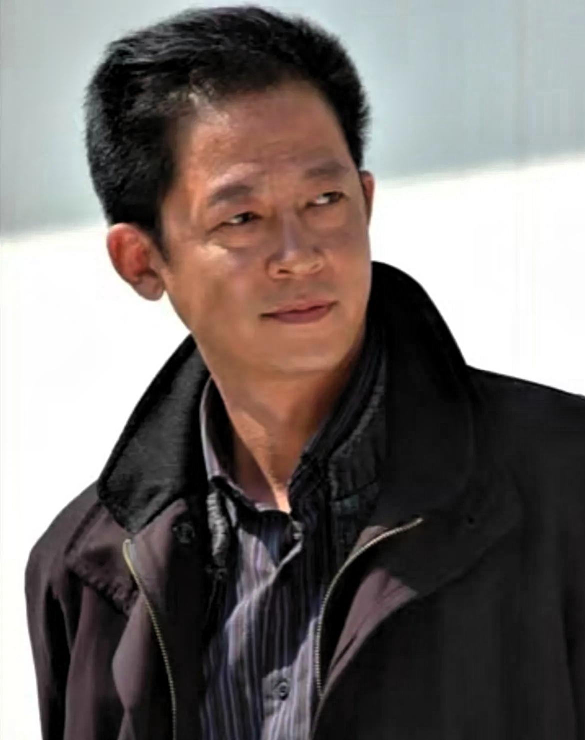 王志文说：“不要看不起任何人，你再有本事，只要别人不求你，你在别人眼里什么都不是