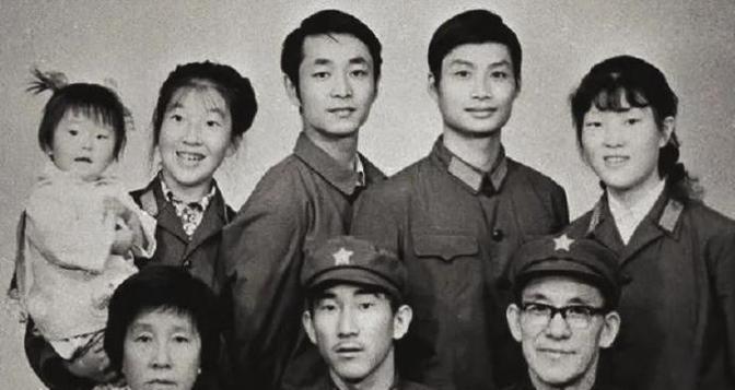 1984年，我军司令员刘斌，准备把小儿子送上老山战场，上级知道后劝道：“你已经有