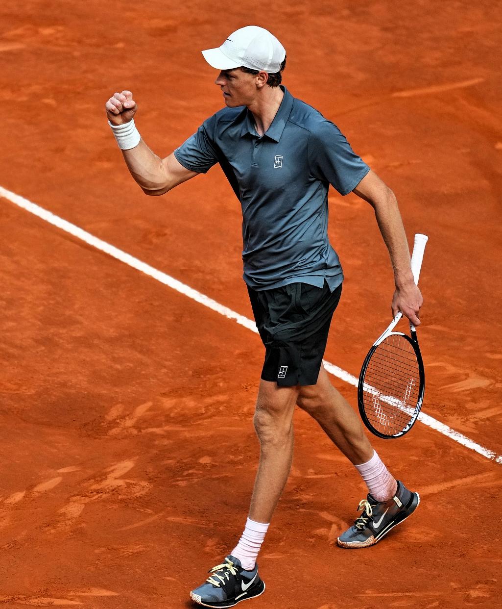 辛纳2-0（6-4，6-4）击败鲁德，罗马夺冠！六大纪录集于一身：集齐“金大