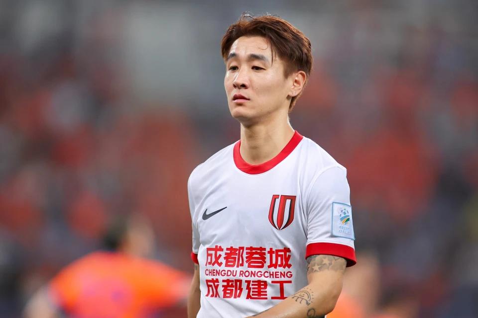 榜首之争，也是平西王之争！本轮成都蓉城1比1平武汉三镇，遭遇联赛五连平。这个连
