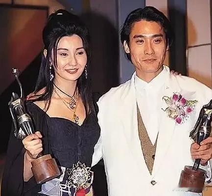 当年，拍完《新龙门客栈》后，梁家辉对张曼玉说:“以后除了拍戏，我们私底下就不要再