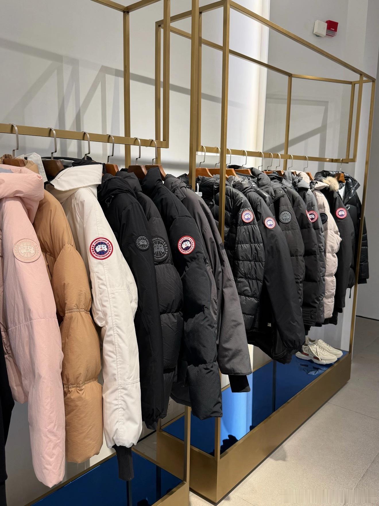 以前我在三亚都不知道什么叫羽绒服在三亚卖羽绒服和在农村开健身房一样～没钱途