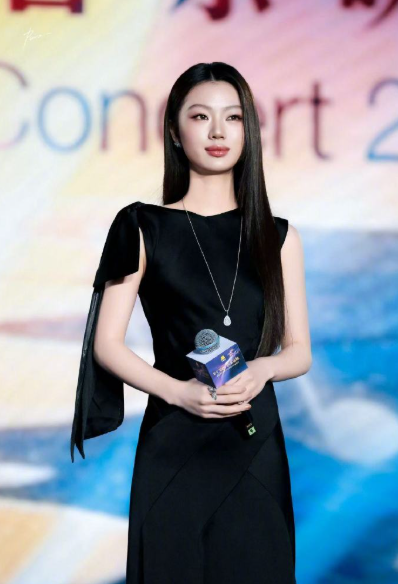 新身份超亮眼！单依纯成为湾区升明月大湾区电影音乐晚会宣传大使，舞台上的她魅力十足