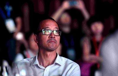 俞敏洪再次抛出惊人言论，他说：“我有两个大学男同学已经死了，都是家庭条件很好，但