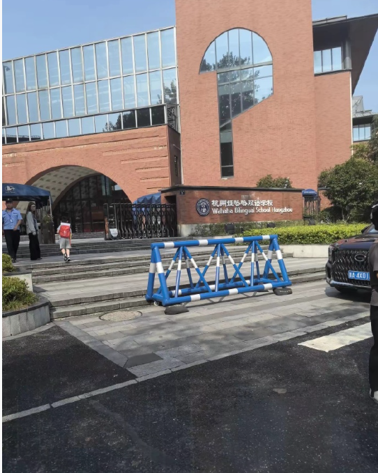 杜建英也是个狠人啊！浙江大学毕业，当年娃哈哈的左膀右臂，图中就是她创办的娃哈哈双