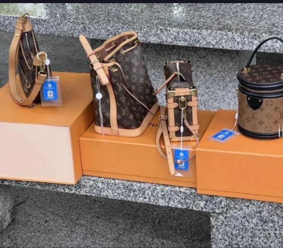 福州LV专柜买4个包全是假货？权威鉴定实锤，维权陷举证僵局近日，福州消费者