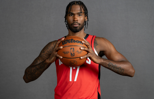 伊森身体酸痛？这是球队给出的，还是自己提出的还是这场和掘金的强强对话，不知道