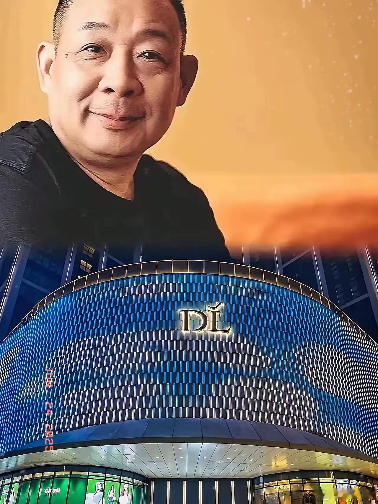 我有种感觉，这事背后不简单。不是生意做垮了，也不是撑不住了，于东来把几个店直接关
