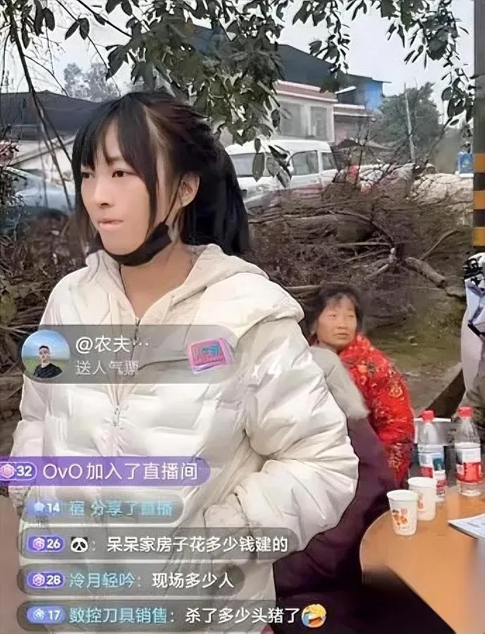 重庆姑娘喊人帮忙按猪结果来了上千人可热闹背后的事，比冬天的风还扎心呆