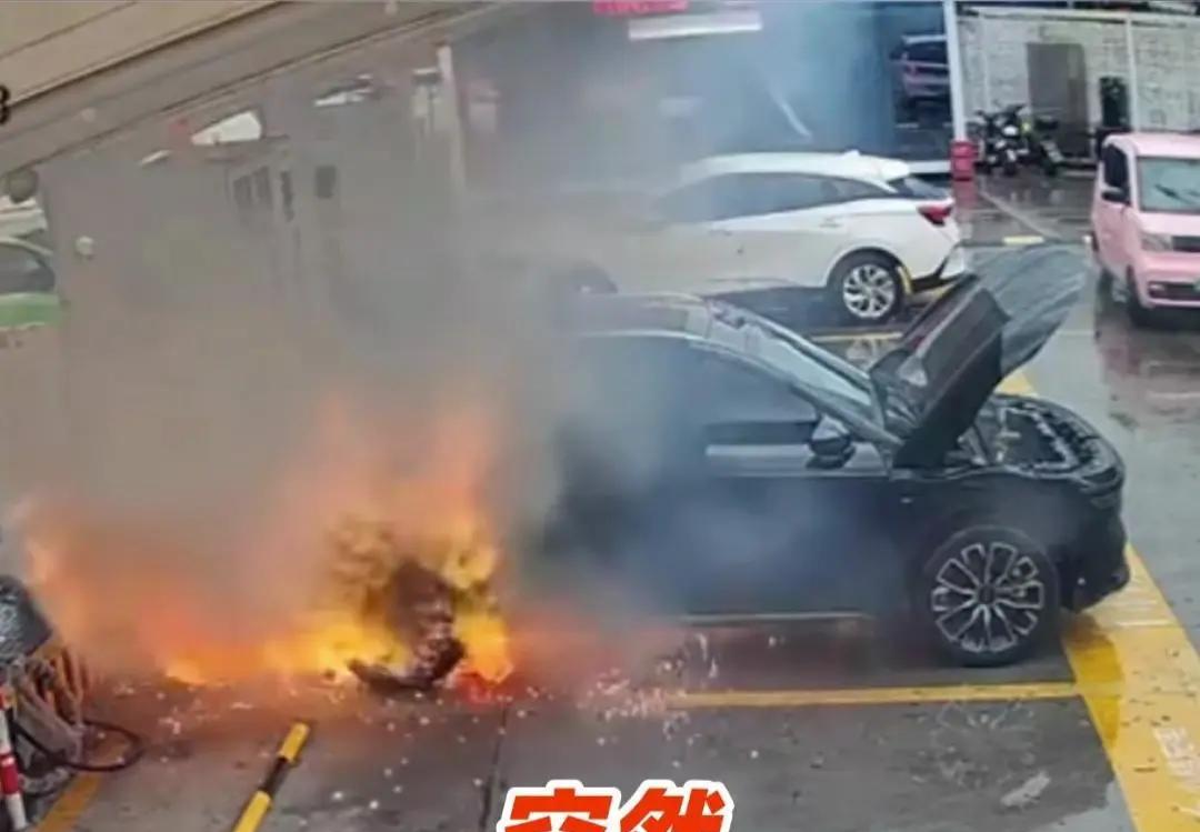 官方实锤涉事车辆碰撞后没去4S店修。这不是电动车质量问题，是人的问题——省小钱