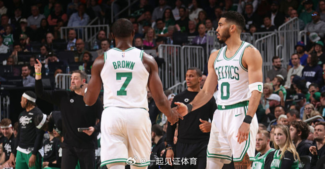NBA退役中锋、评论员肯德里克-帕金斯在一档节目中，谈到了新赛季杰伦-布朗与杰森