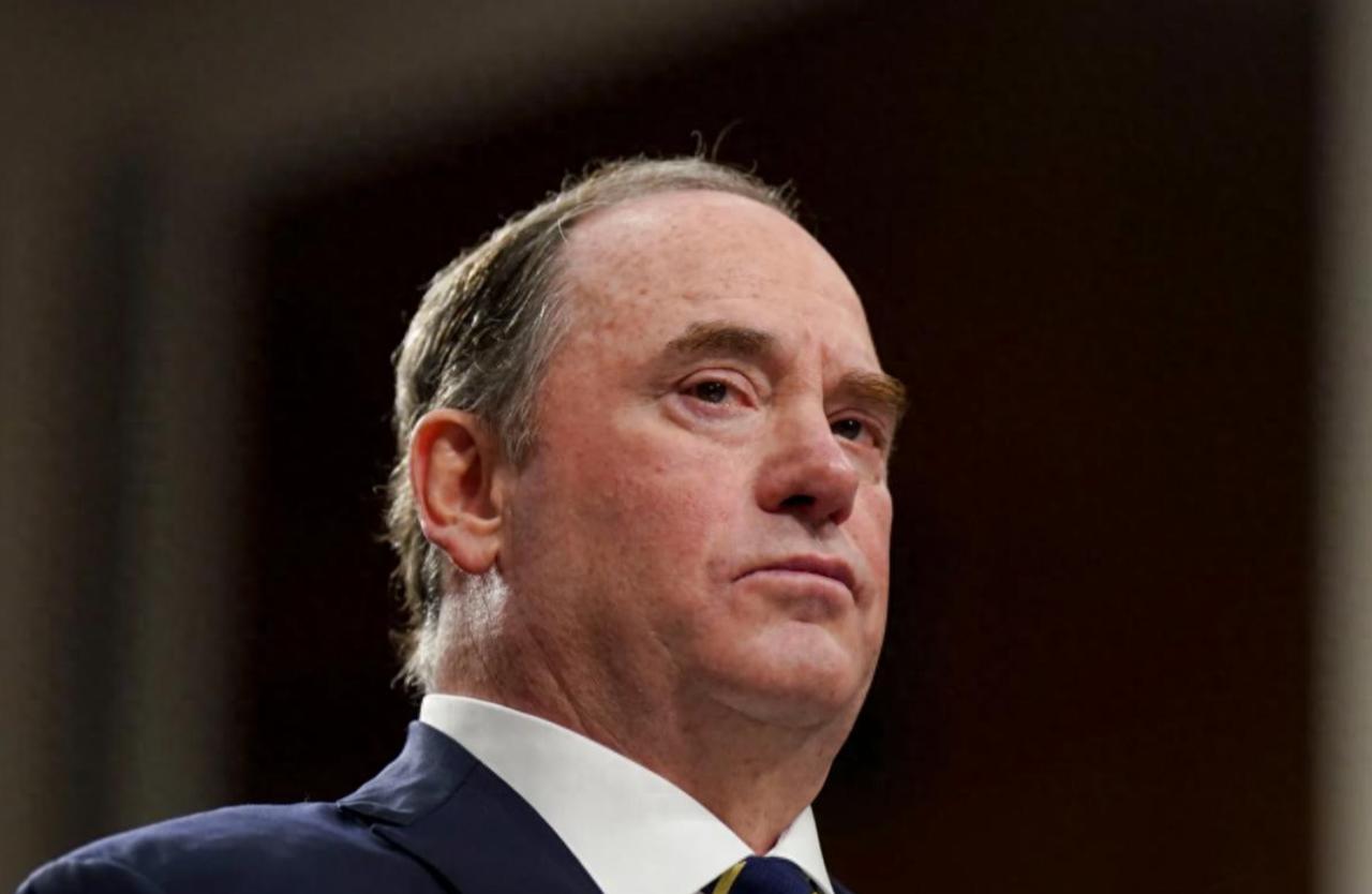 美军又一位部长离职，特朗普铁杆粉丝，曾扬言取消航母改造战列舰！当地时间22日