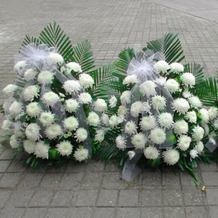 喜事钱到人不到，白事人必须到。朋友的父亲去世了，63岁。我一时不知道怎么