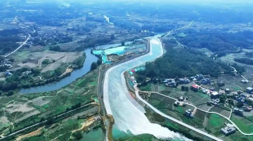 砸了700多亿，就是为了不看越南的脸色！2026年9月平陆运河即将通航，越南这回