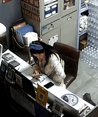 猫咪临终前反复蹭主人！它的告别，比说话更戳心山东女子深夜对账时，养了四年的猫
