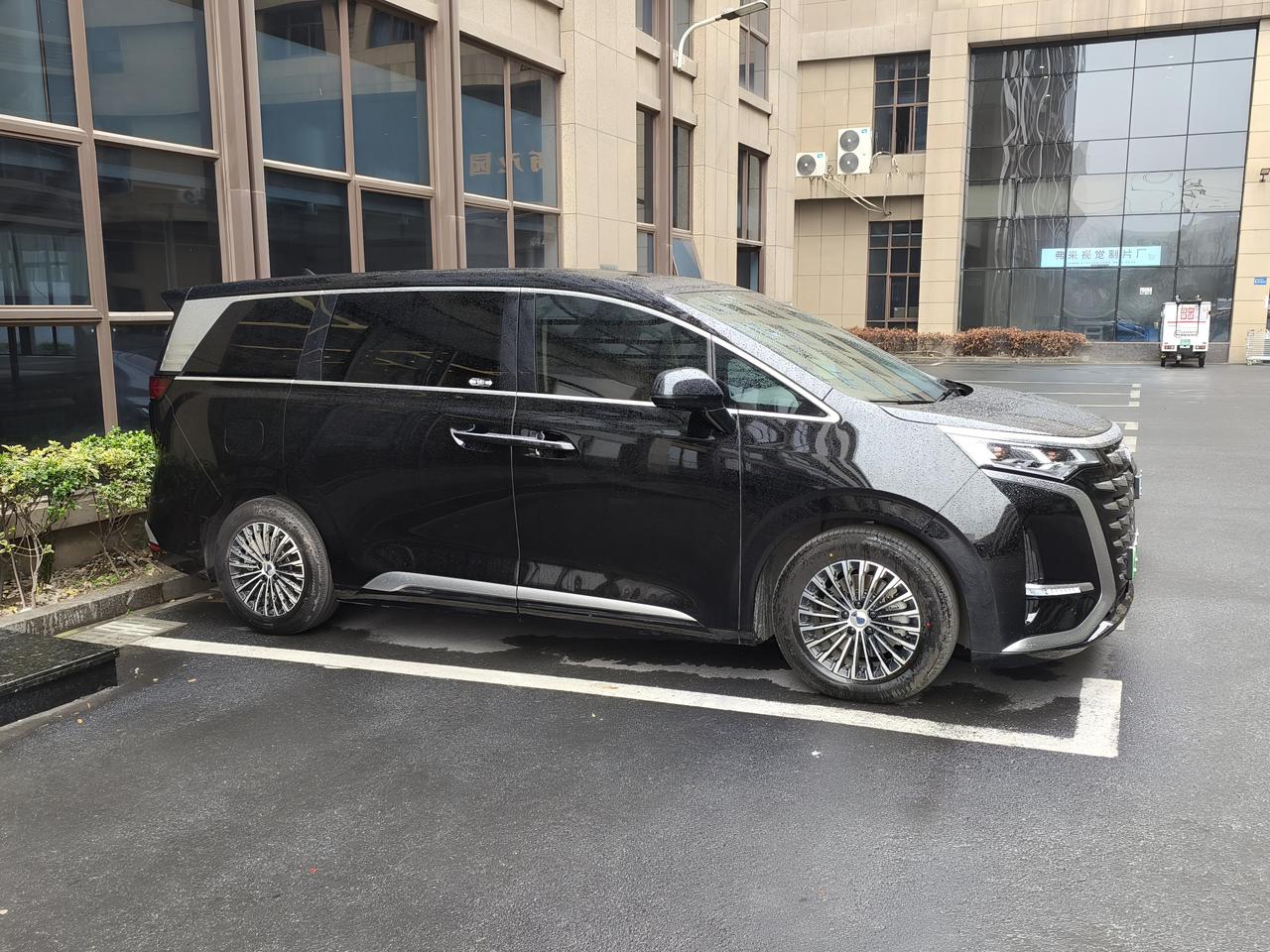 腾势D9，是时候降价了。魏牌高山，已经连续5个月，成为新能源MPV的销量冠军