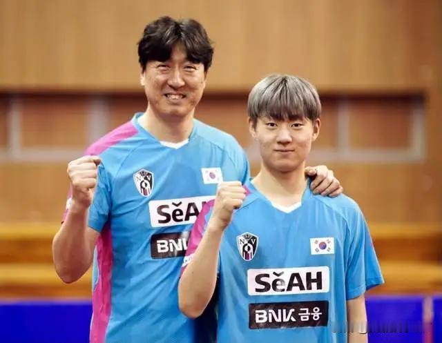 韩国男乒主教练吴尚垠已经辞职，根源就是给他儿子吴俊诚搭配双打搭档闹出了争议。两