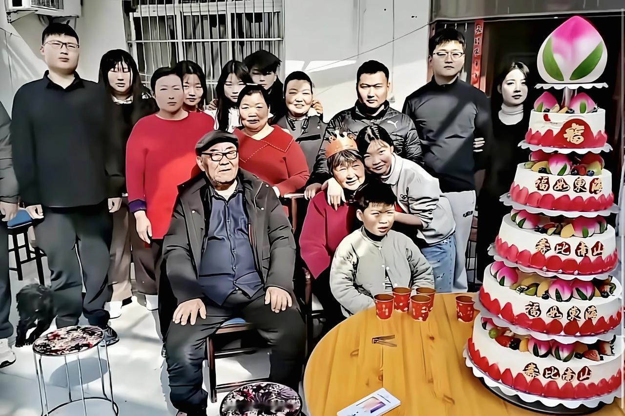 朱雪梅陪老公张海洋给姥姥过寿，用实力赢得丈夫的爱除夕刚过，朱雪梅跟着老公张