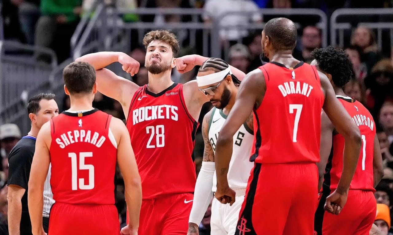 14分大逆转！火箭客场掀翻雄鹿避免连败，6胜3负稳居西部前列！下半场狂轰72分太