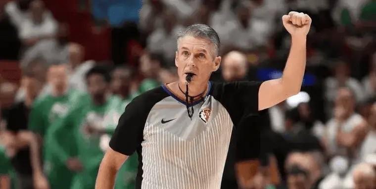 福斯特又来了东决G3尼克斯客场对阵步行者的比赛即将进行，赛前NBA官方公布了本