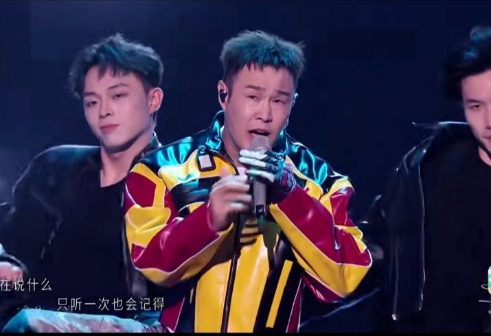 果然不出意外，意外还是发生了，谁都没想到，小沈阳在《披荆斩棘》舞台表演时，竟
