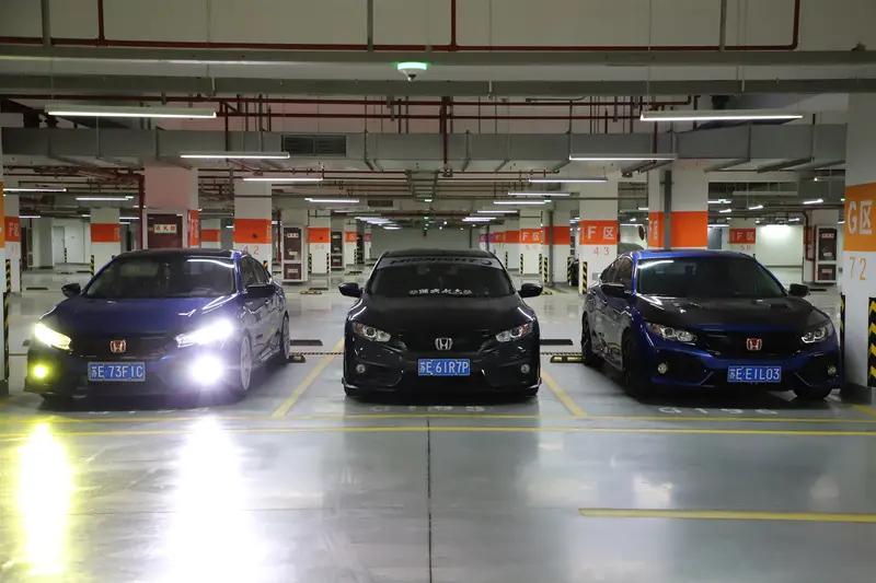 15万预算，速腾和思域选哪个，还得从多方面看。外观上，思域扁平前脸、溜背车身，