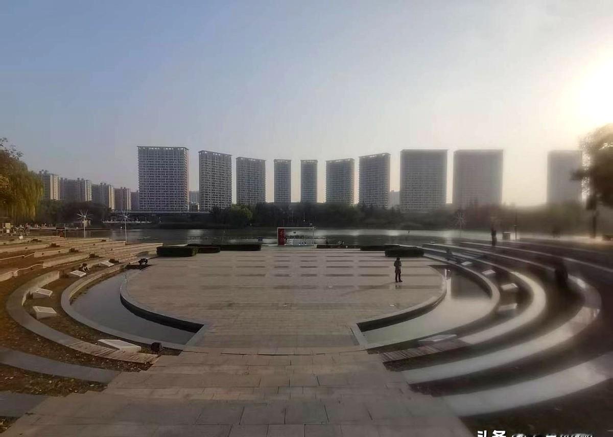 昨晚，农村老家的二哥又打电话告知我随礼之事，这让我满心困惑，打心底里不愿随这份礼