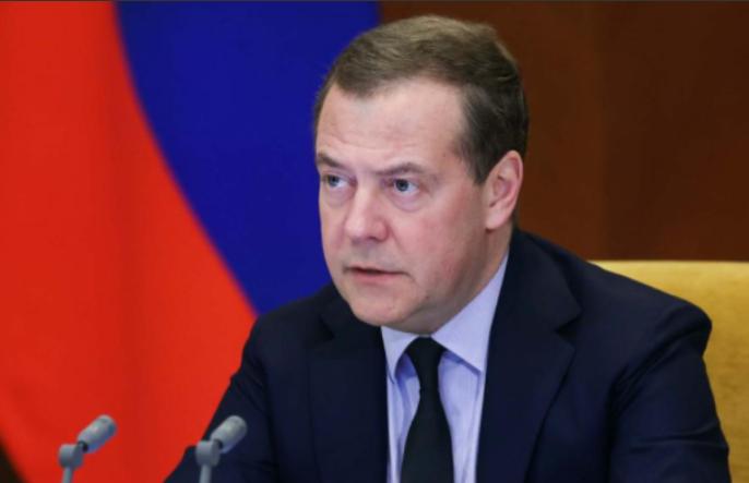 梅德韦杰夫太可怕了，他帮特朗普出了个“损招”，把欧洲吓得够呛，据RT的报道，梅德