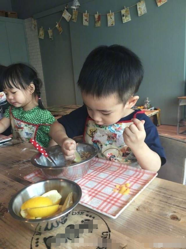 关于宝宝爱吃手, 你了解多少?