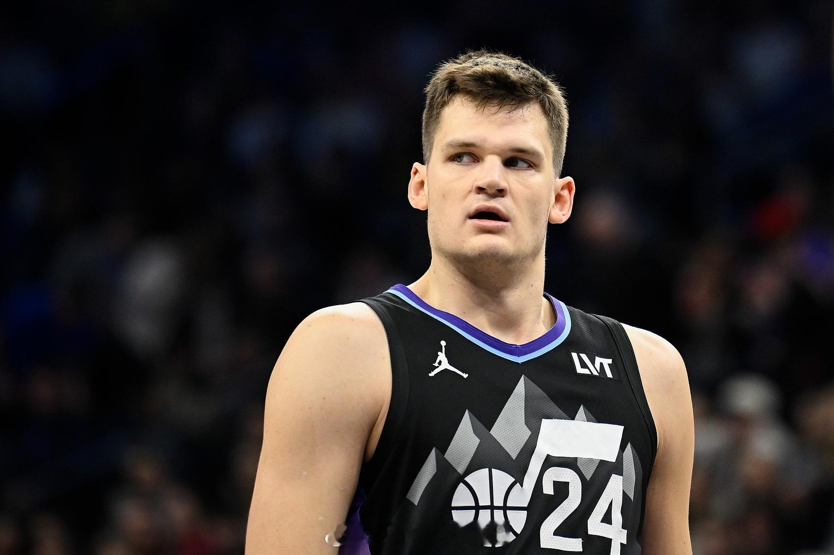 爵士随队记者SarahTodd：多位联盟消息人士表示，爵士在接下来的几周将会非