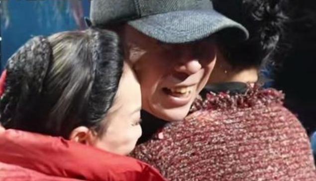 2月4日，首届乐龄春晚在北京世纪剧院温情开演，倪萍、蔡明、冯巩、阎维文、潘长江等