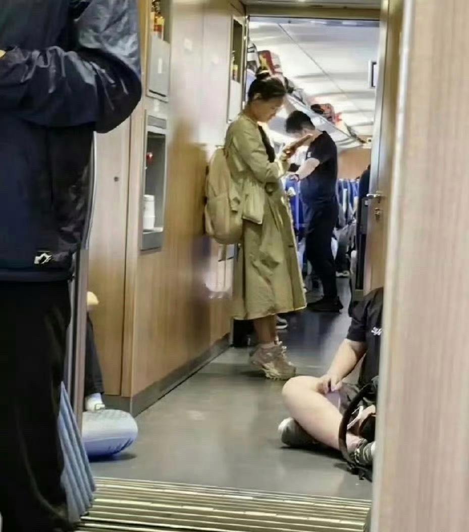 为什么在高铁上一直在垫脚，是有什么深意吗