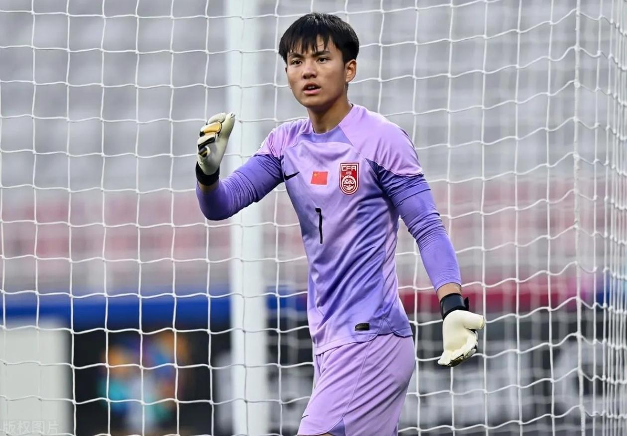 185万欧元的报价，直接被马竞给拒了！理由听着都让人心梗：嫌李昊不到一米九。