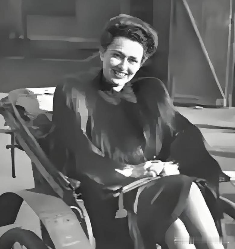 张宗昌和俄国武官打牌，俄武官输得精光，这时张宗昌说：“你欠我的钱我不要了，你把她