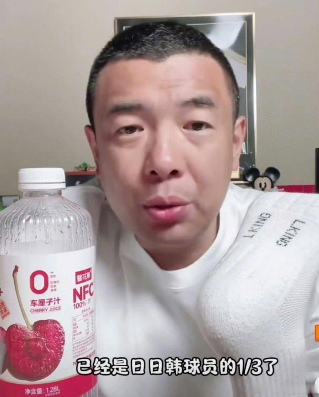 徐亮称再降薪没人踢球了这个老六，我都懒得发他的视频。跟日韩比，日韩进世界杯了，你