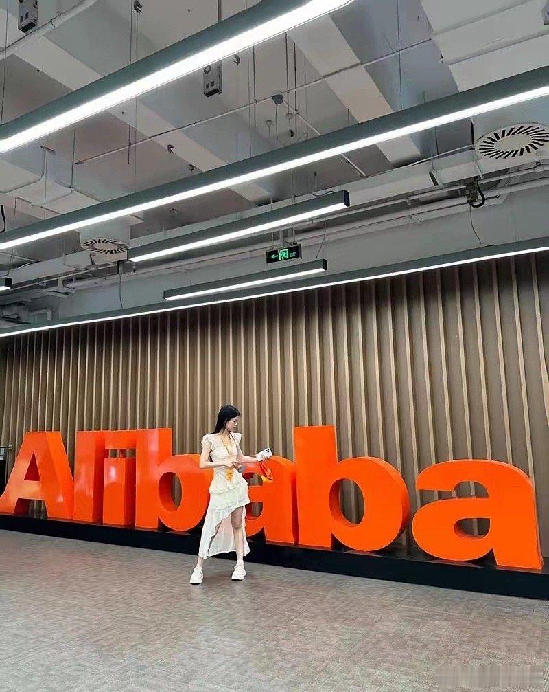 有人问，阿里巴巴的巅峰期是不是已经过了？刚刚阿里巴巴公布了2026财年半年报，呈