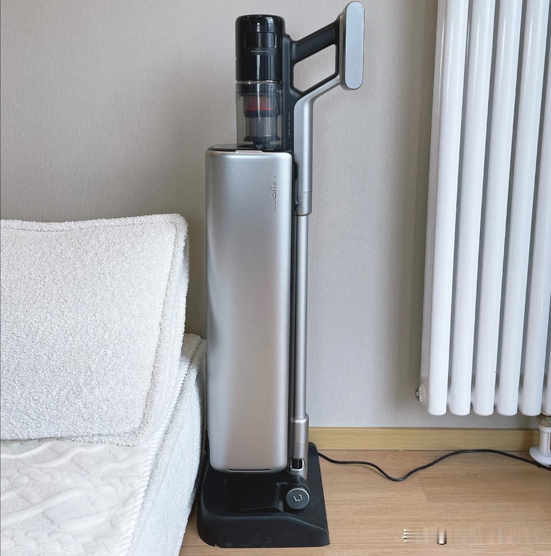 友望吸尘器真实分享基本情况：家里套内115平，2只🐱1只🐶，过敏性鼻炎。有