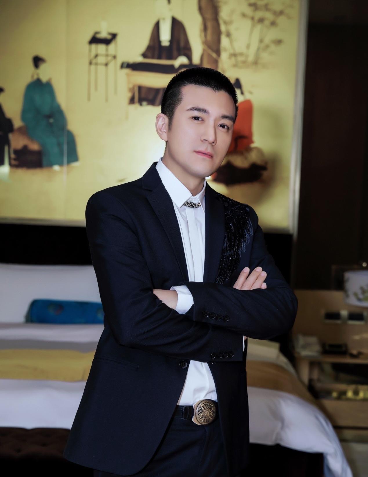 杨子是有多缺钱啊，他现在真的是一点面子都不要了。杨子直播说自己在跟18岁的姑娘相