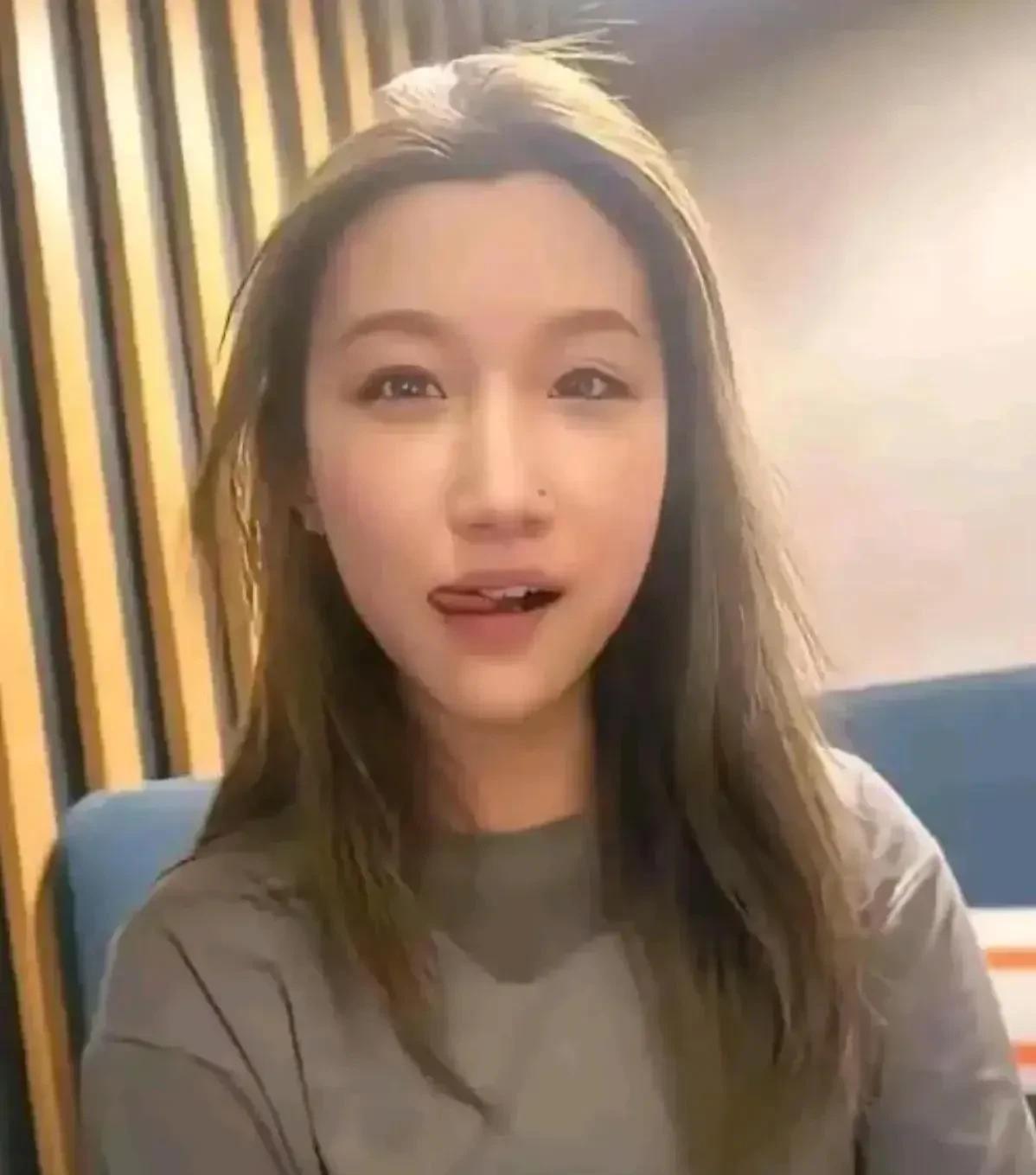 大连工业大学有一位女生，在2024年，12月在上海参加电竞比赛，他认识了一个乌克