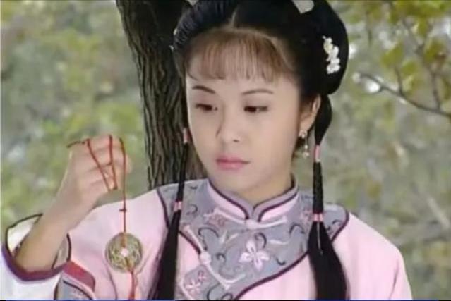 最让人看不懂的就是杨若兮，当时她被张国立力捧，却倒追大23岁的刘威，被分后嫁二婚