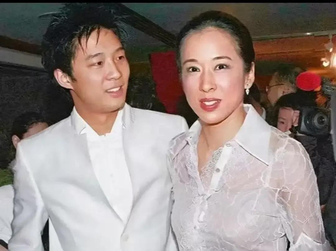 霍启山又被扒情史，从章子怡到东欧模特再到何超莲，网友给他凑了部豪门恋综。本人一