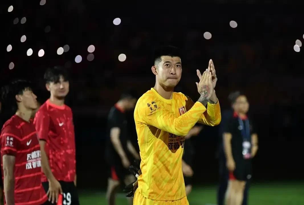 国足陷入门将荒...距离6月5日国足客场对阵印尼的世预赛，竟然只剩下短短一个月的
