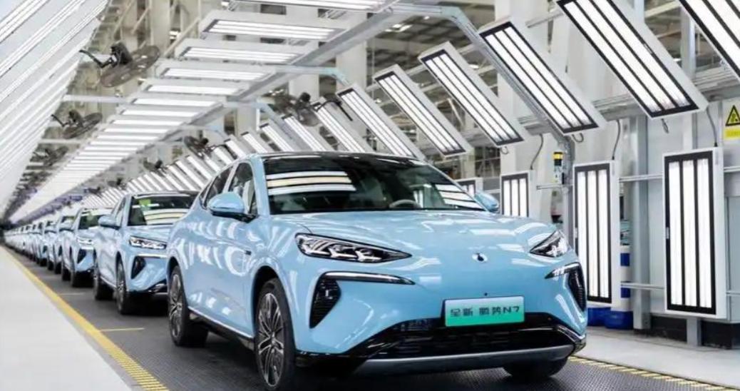 刚刷到个数据，吓了一跳。去年这会儿买辆新能源车，16万就能拿下。现在？18.8